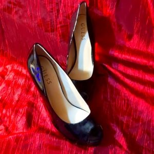 Guess patent leather black heels size 7 1/2